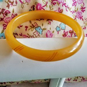 Vintage Butterscotch Yellow Bakelite Bangle